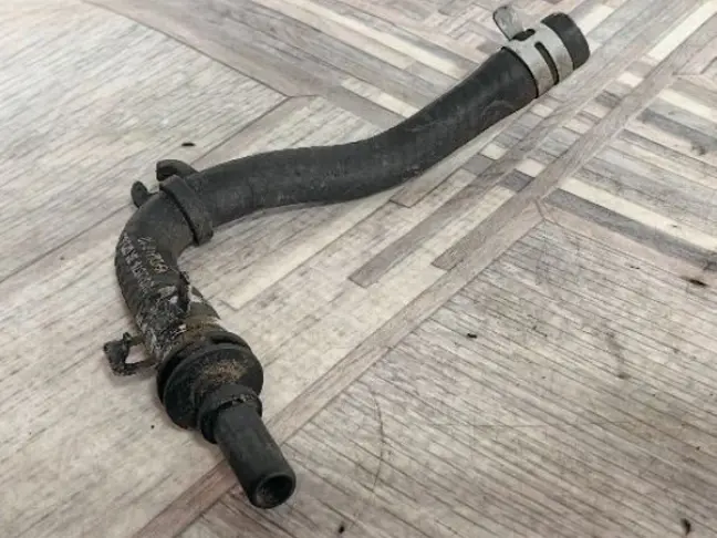 Патрубок от клапана термостата  Range Rover 3 4.4D