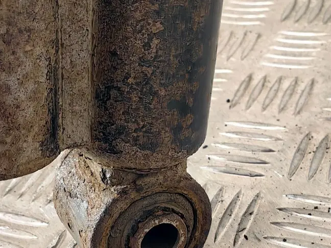 Амортизатор задний левый Range Rover L322 09-12