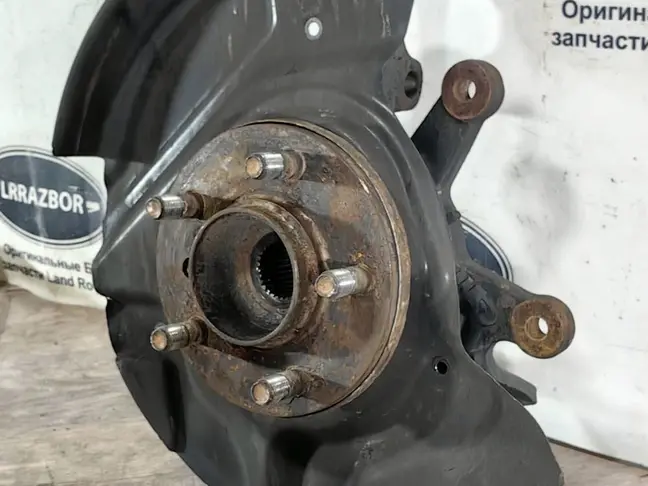 Кулак передний левый Range Rover L322 02-09