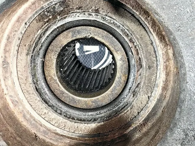 Кулак передний левый Range Rover L322 02-09