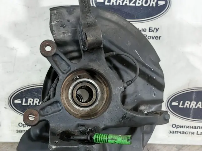 Кулак передний левый Range Rover L322 02-09