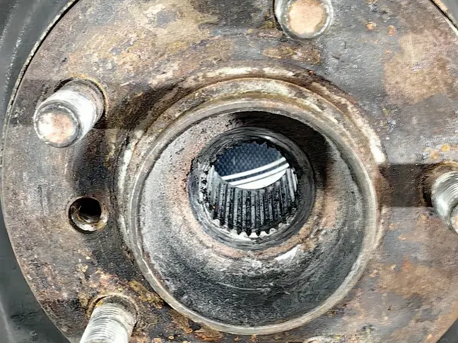 Кулак передний левый Range Rover L322 02-09