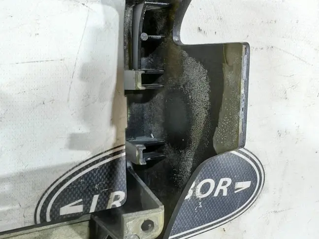 Вставка правая торпеды Land Rover Range Rover L322