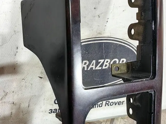 Вставка правая торпеды Land Rover Range Rover L322