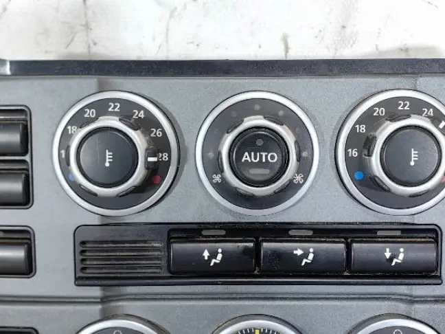 Блок управления климатом Range Rover L322 07-09