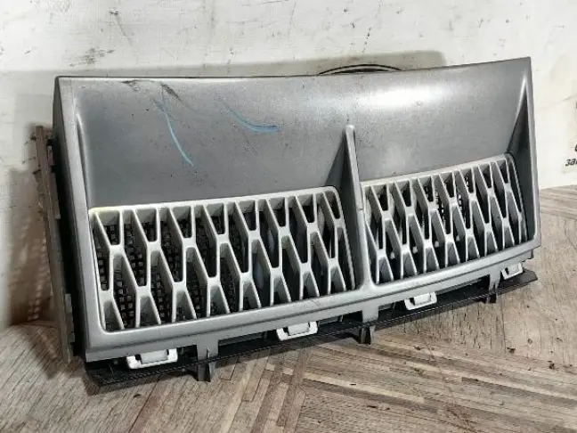Решетка в крыло правая Range Rover L322 02-12
