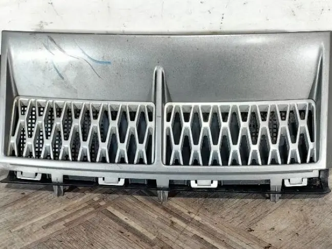 Решетка в крыло правая Range Rover L322 02-12