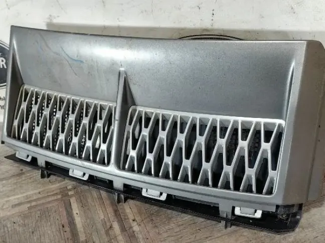 Решетка в крыло правая Range Rover L322 02-12