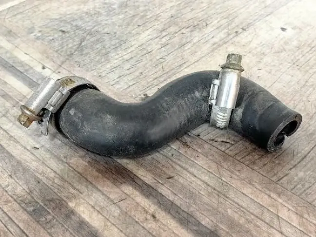 Патрубок охлаждения Range Rover 3 L322 3.6