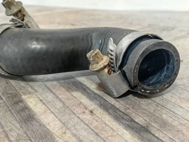 Патрубок охлаждения Range Rover 3 L322 3.6