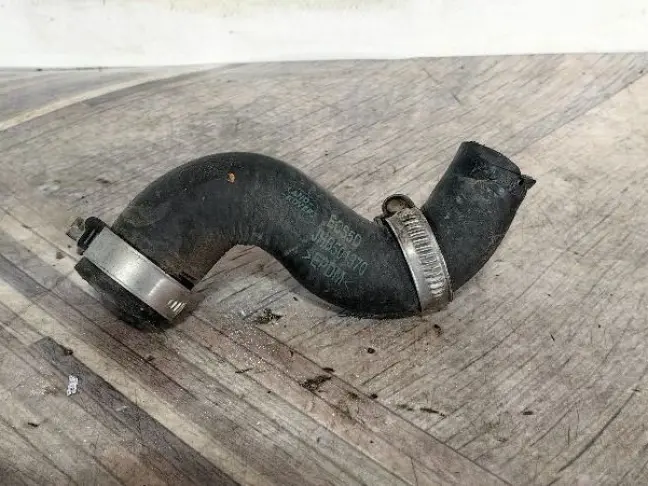 Патрубок охлаждения Range Rover 3 L322 3.6