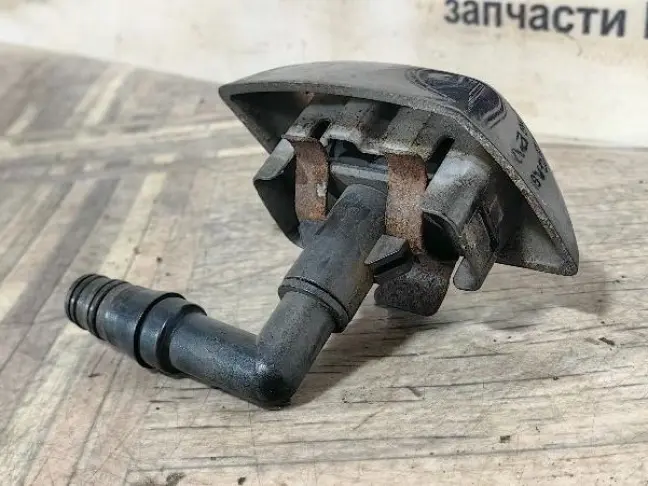 Форсунка фароомывателя левая Range Rover L322