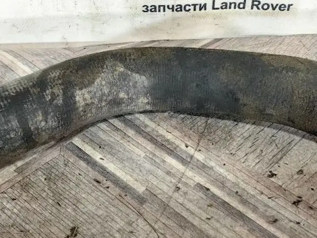 Патрубок турбины левый Range Rover 3 L322 3.6