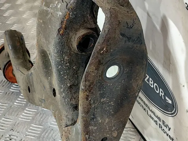 Рычаг передний нижний правый Land Rover Sport L320