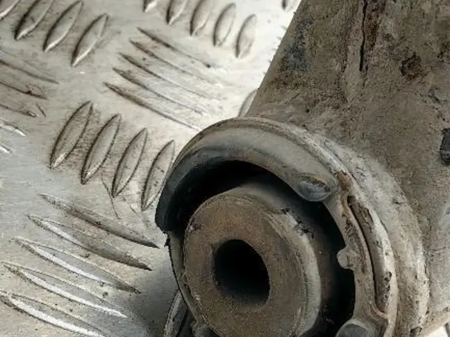 Рычаг передний нижний левый Range Rover Sport L320