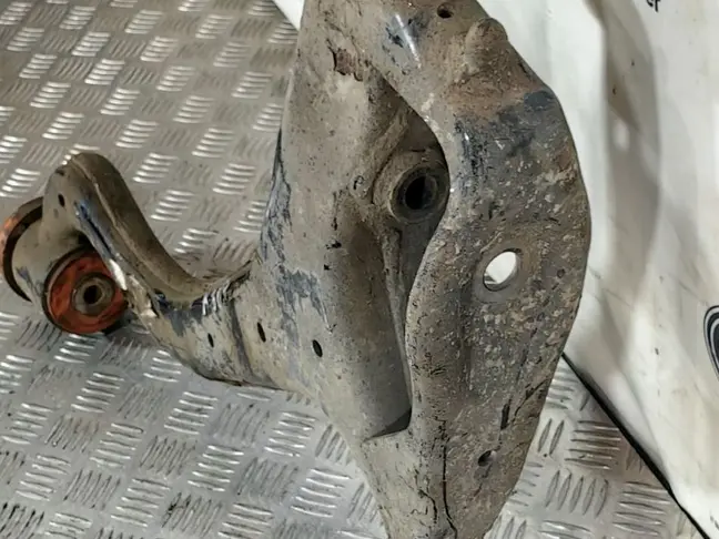 Рычаг передний нижний левый Range Rover Sport L320