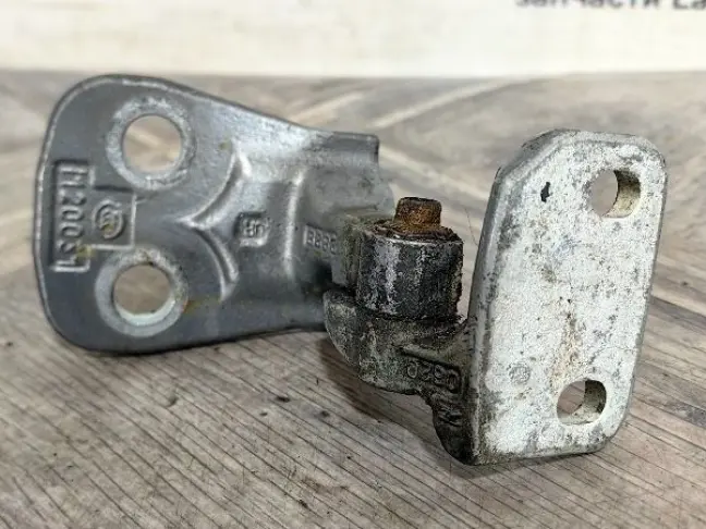 Петля двери верхняя правая Range Rover Sport L320