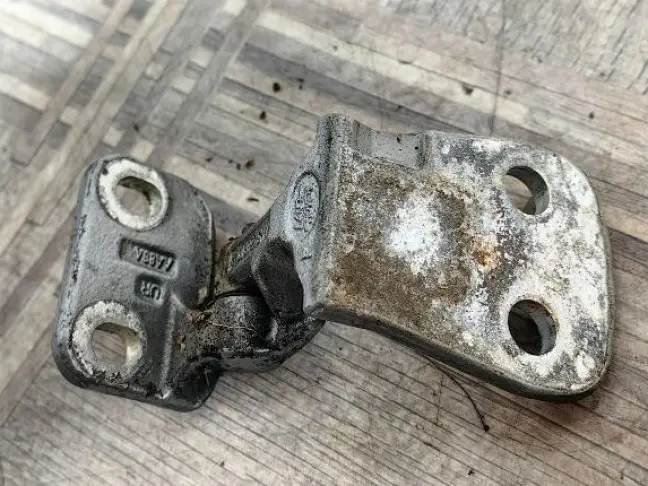 Петля двери верхняя правая Range Rover Sport L320