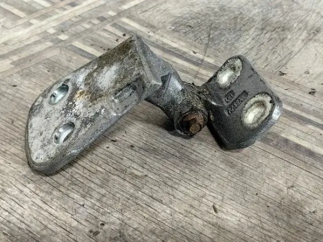 Петля двери верхняя правая Range Rover Sport L320