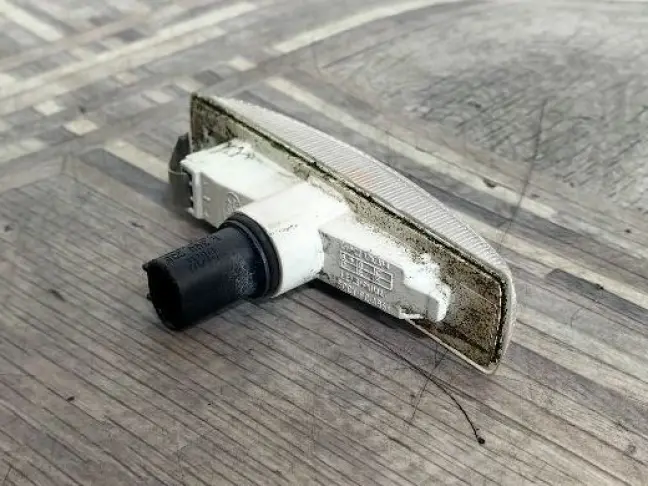 Поворотник белый Land Rover Freelander 2 2.2