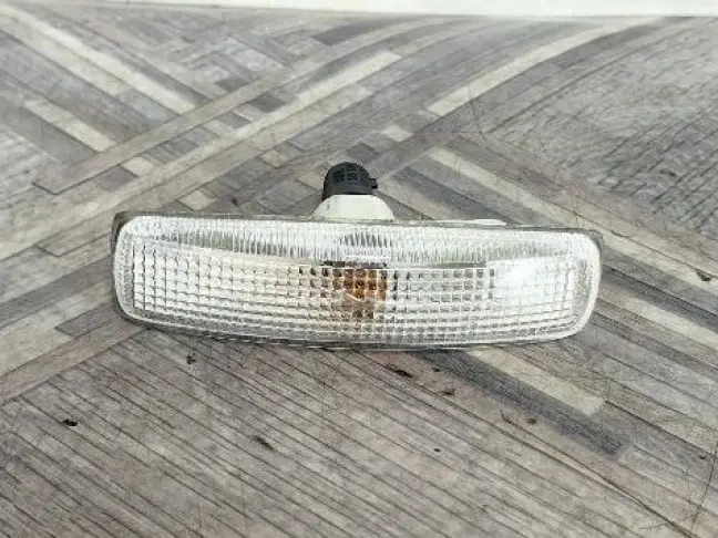 Поворотник белый Land Rover Freelander 2 2.2