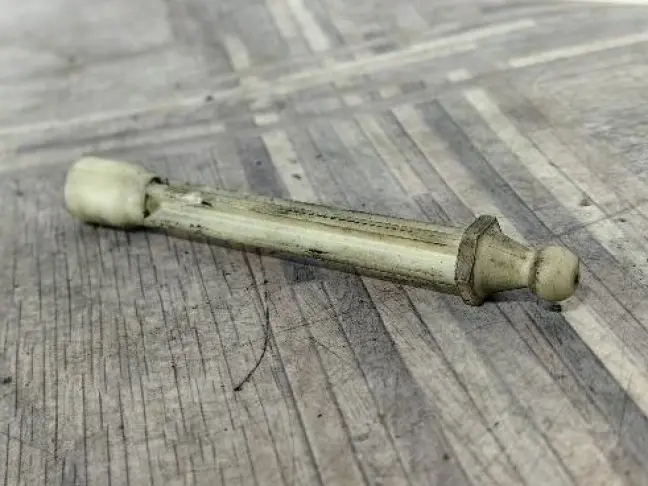 Кронштейн крышки двигателя Discovery 4 306DT 3.0