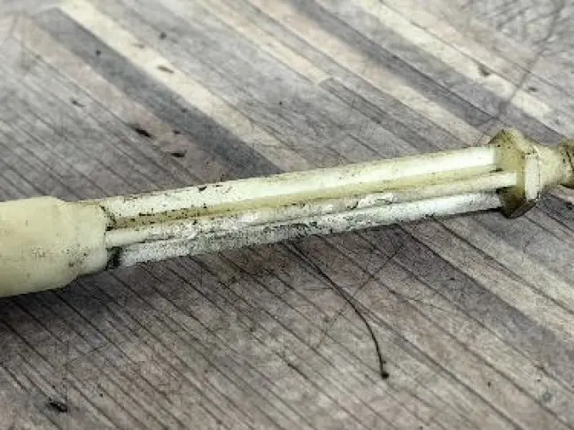 Кронштейн крышки двигателя Discovery 4 306DT 3.0