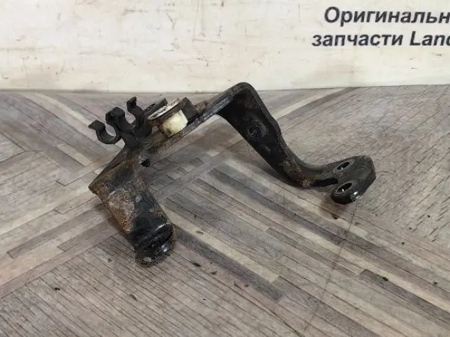 Кронштейн передний DISCOVERY 4 L319 3.0