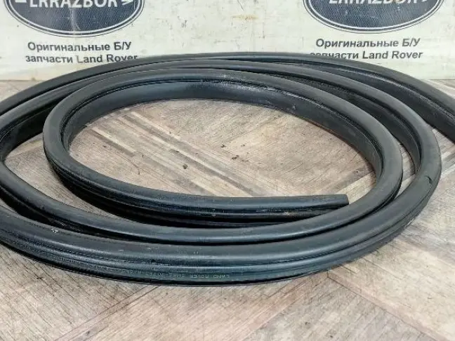 Уплотнитель двери передний Land Rover Freelander 2