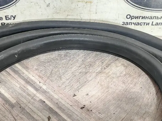 Уплотнитель двери передний Land Rover Freelander 2