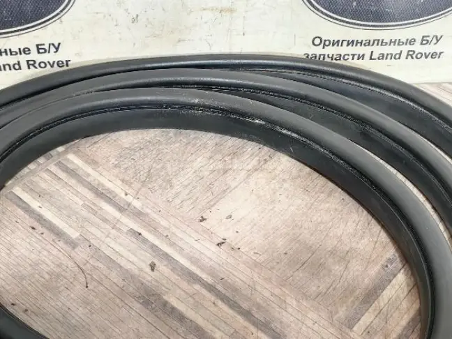 Уплотнитель двери передний Land Rover Freelander 2