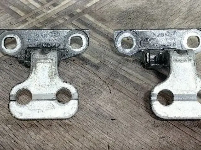 Петля двери правая Land Rover Freelander 2 L359