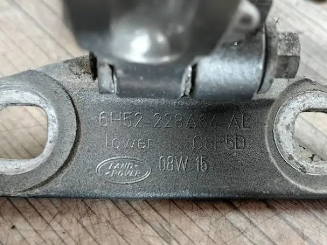 Петля двери правая Land Rover Freelander 2 L359