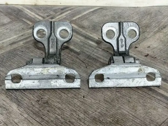 Петля двери правая Land Rover Freelander 2 L359