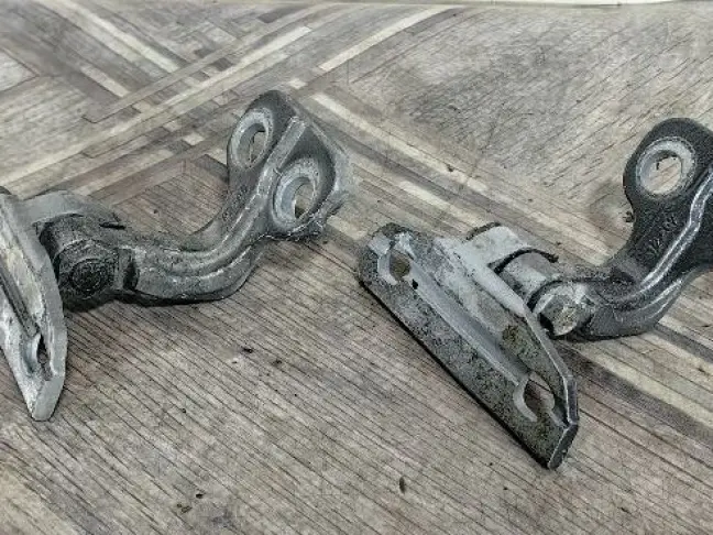 Петля двери правая Land Rover Freelander 2 L359