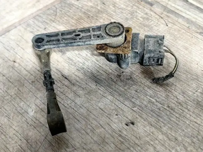 Датчик кузова передний DISCOVERY 4 L319 3.0