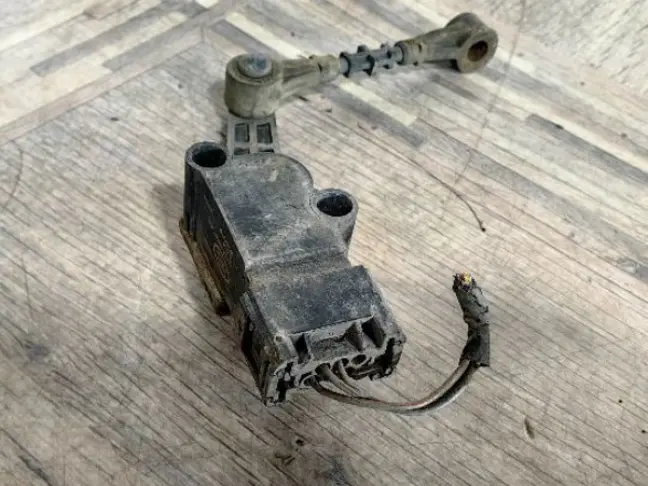 Датчик кузова передний DISCOVERY 4 L319 3.0