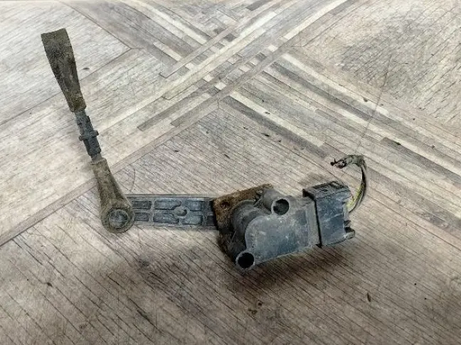 Датчик кузова передний DISCOVERY 4 L319 3.0