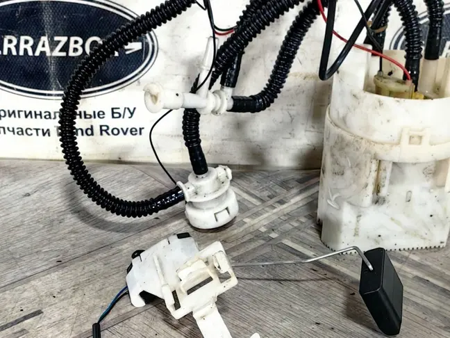 Топливный насос в бак DISCOVERY 3 L319 2.7 276DT