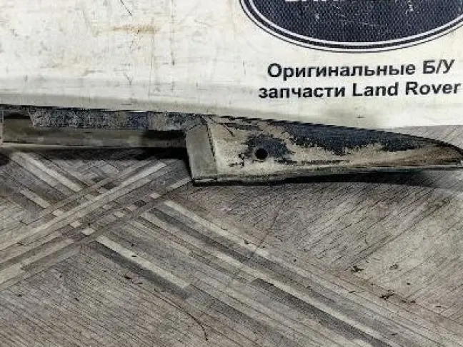 Ресничка правая бампера Discovery 4 L319 2009-2012