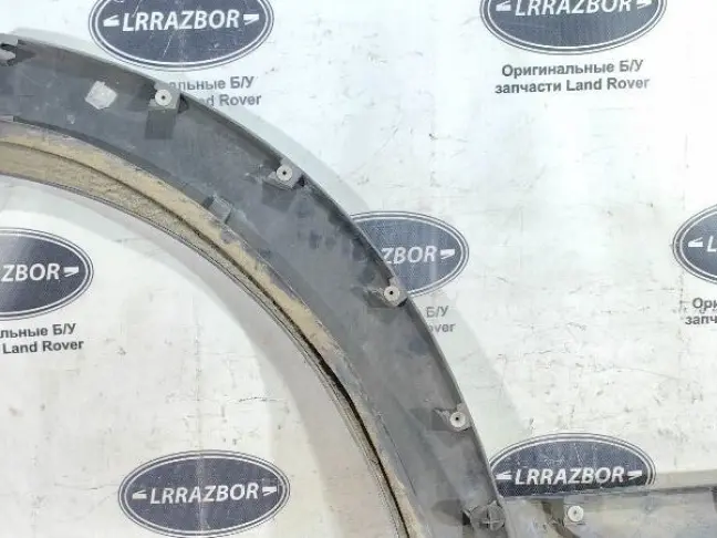 Молдинг двери задней левой DISCOVERY 3 L319 05-09
