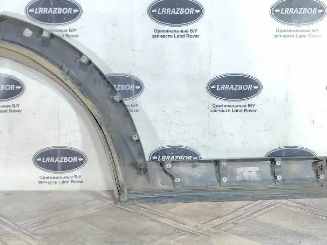 Молдинг двери задней левой DISCOVERY 3 L319 05-09
