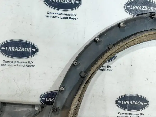 Молдинг двери задней правой DISCOVERY 3 L319 05-09