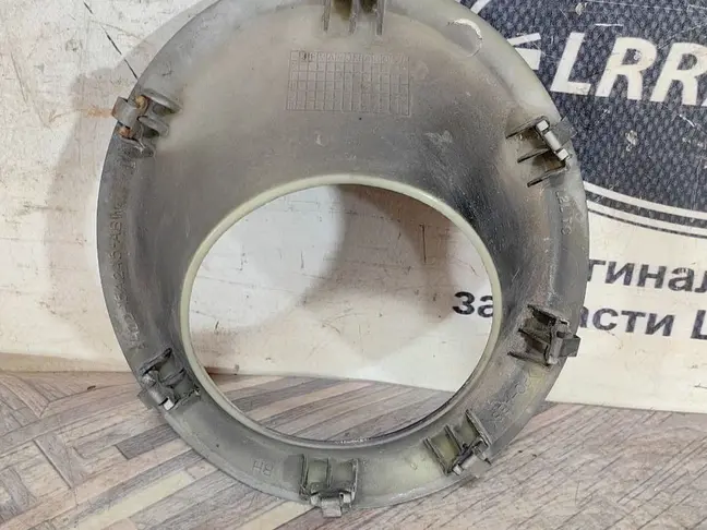 Рамка туманки правая Discovery 4 L319 2009-2012