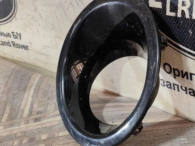 Рамка туманки правая Discovery 4 L319 2009-2012