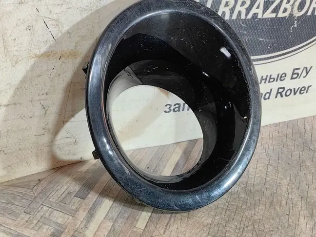 Рамка туманки правая Discovery 4 L319 2009-2012