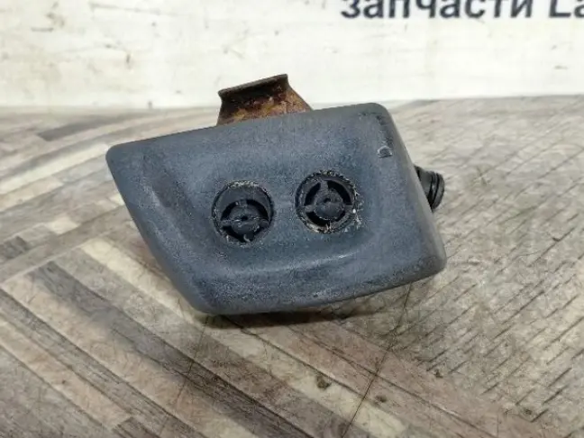 Форсунка фароомывателя левая Discovery 3 L319