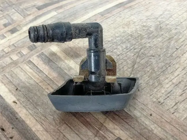 Форсунка фароомывателя левая Discovery 3 L319