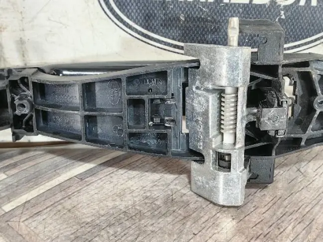 Ручка двери задняя левая DISCOVERY 3 L319 05-09