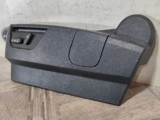 Накладка сидения левая DISCOVERY 3 L319 05-09